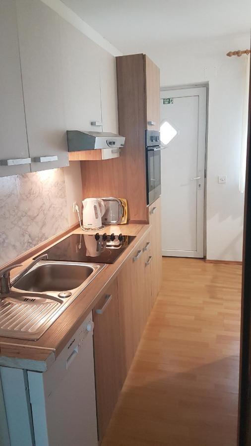 Apartmani Ab Pirovac Buitenkant foto