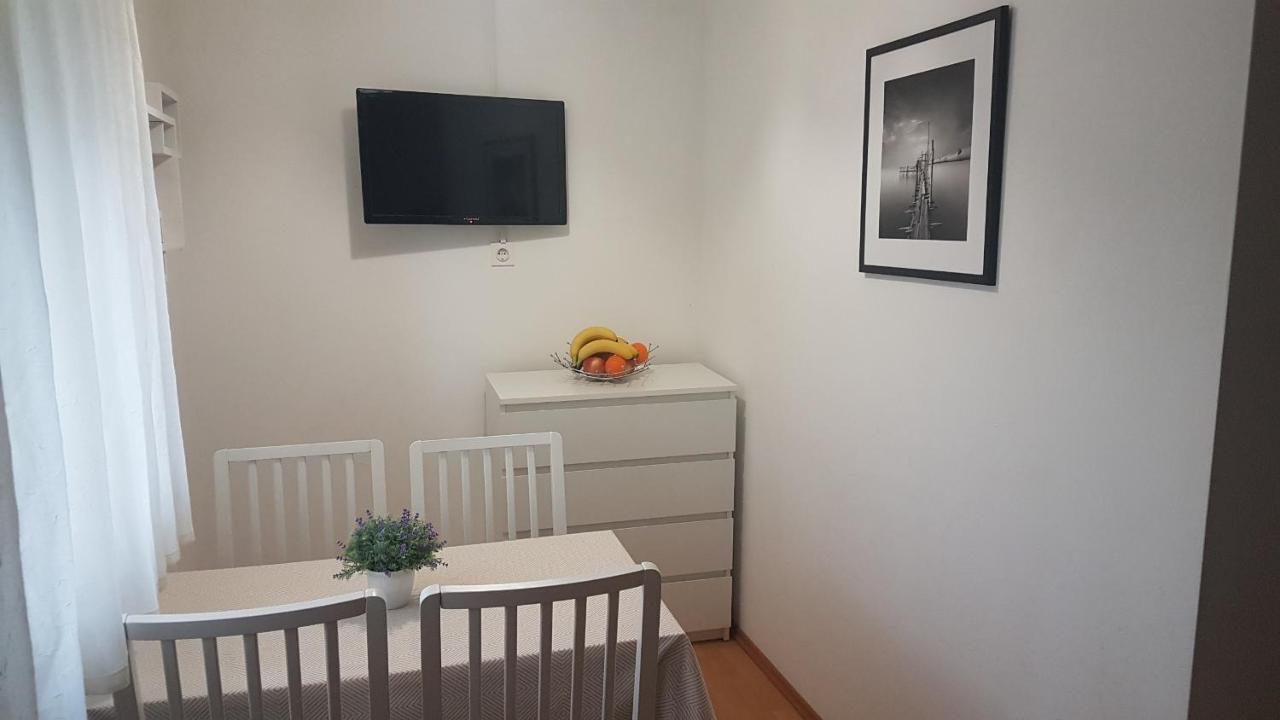 Apartmani Ab Pirovac Buitenkant foto