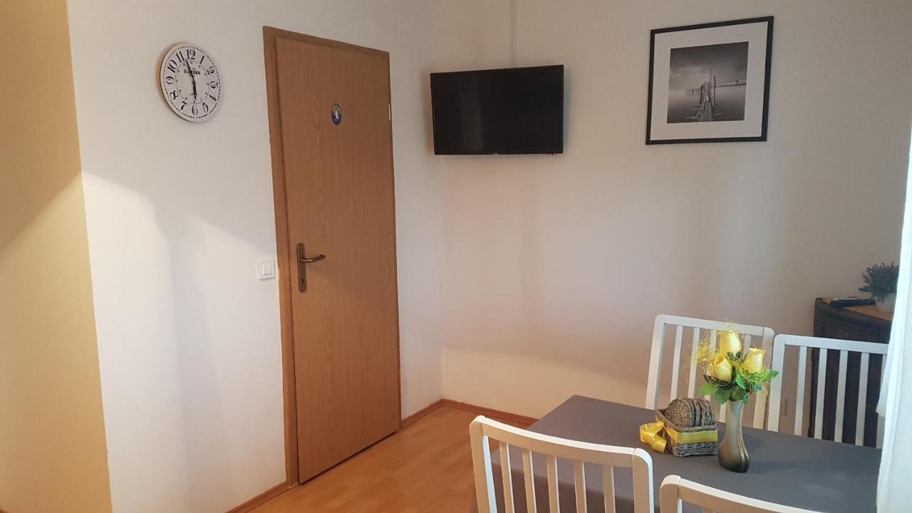 Apartmani Ab Pirovac Buitenkant foto